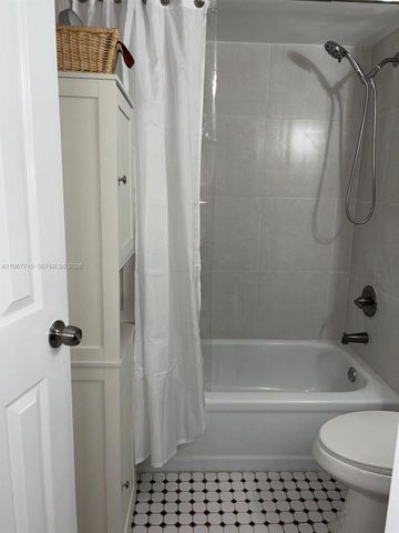 118 Royal Park Dr 1F, Oakland Park, FL 33309