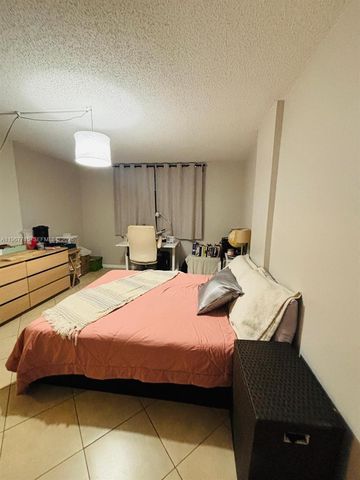 118 Royal Park Dr 1F, Oakland Park, FL 33309