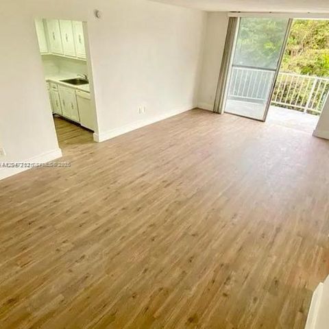492 NW 165th St Road C415, Miami, FL 33169