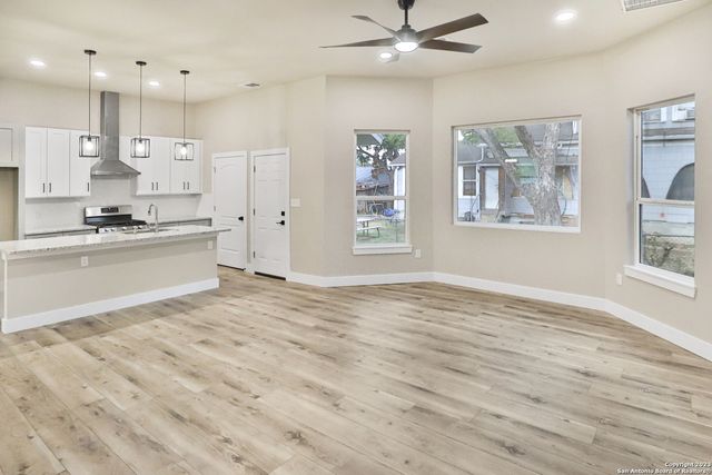 858 Steves Ave, San Antonio, TX 78210