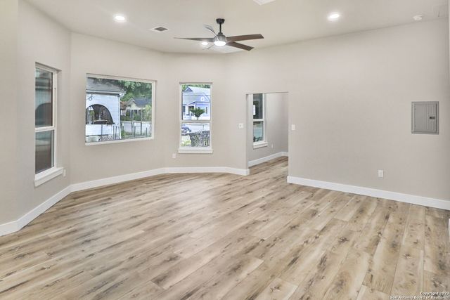 858 Steves Ave, San Antonio, TX 78210