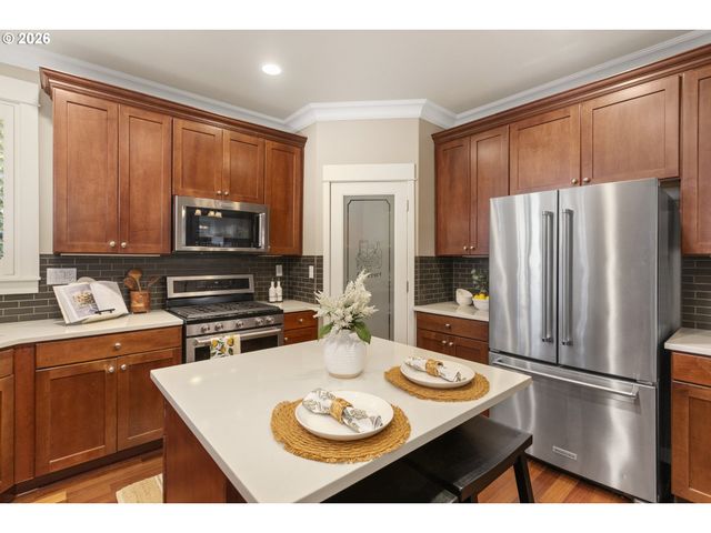 16327 Sw GEMSTONE Ct, Beaverton, OR 97007