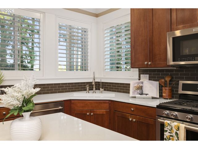 16327 Sw GEMSTONE Ct, Beaverton, OR 97007