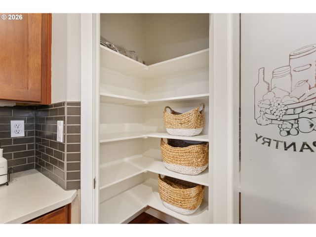 16327 Sw GEMSTONE Ct, Beaverton, OR 97007