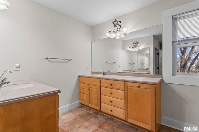 9343 PRAIRIE CREEK Road, New Berlin, IL 62670