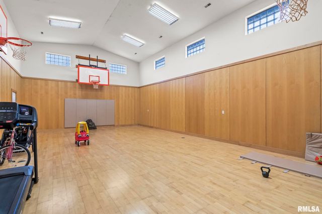 9343 PRAIRIE CREEK Road, New Berlin, IL 62670