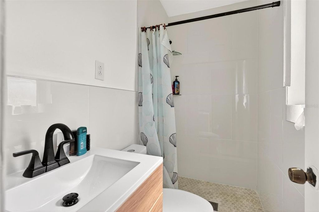 Image 12 of property listing at 410 SANTIAGO AVENUE, Orlando, FL 32807