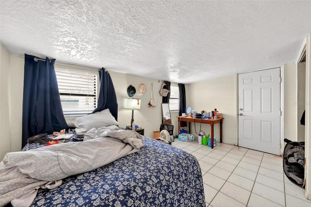 Image 20 of property listing at 410 SANTIAGO AVENUE, Orlando, FL 32807