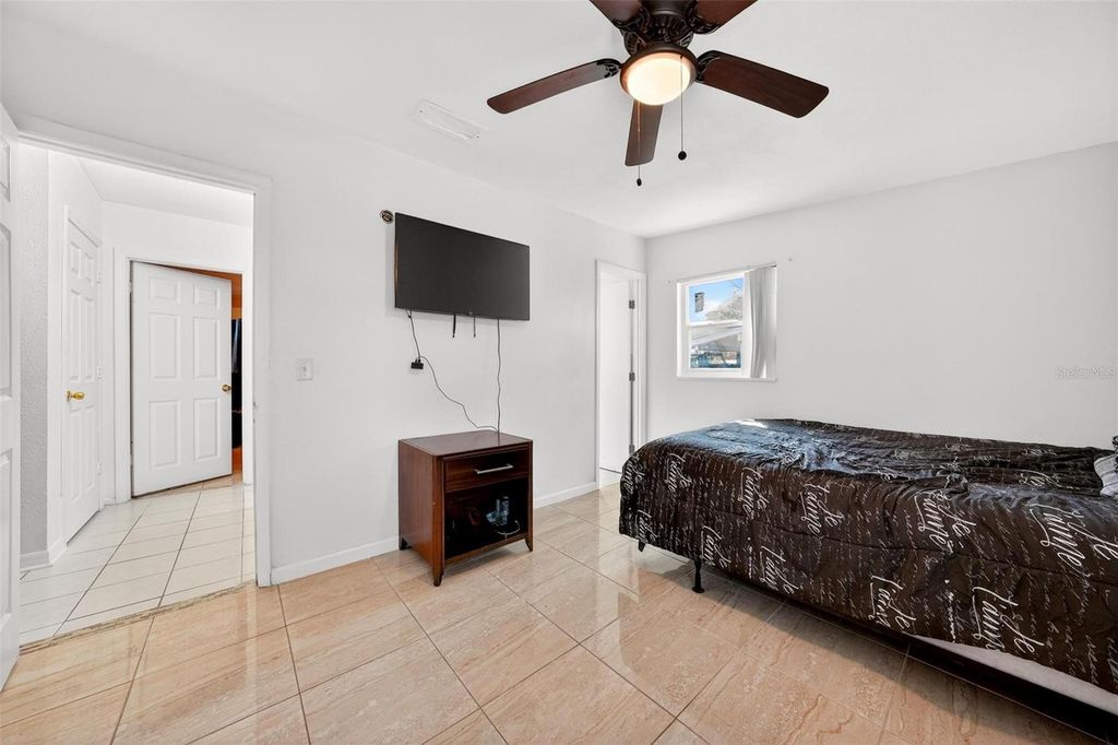 Image 23 of property listing at 410 SANTIAGO AVENUE, Orlando, FL 32807