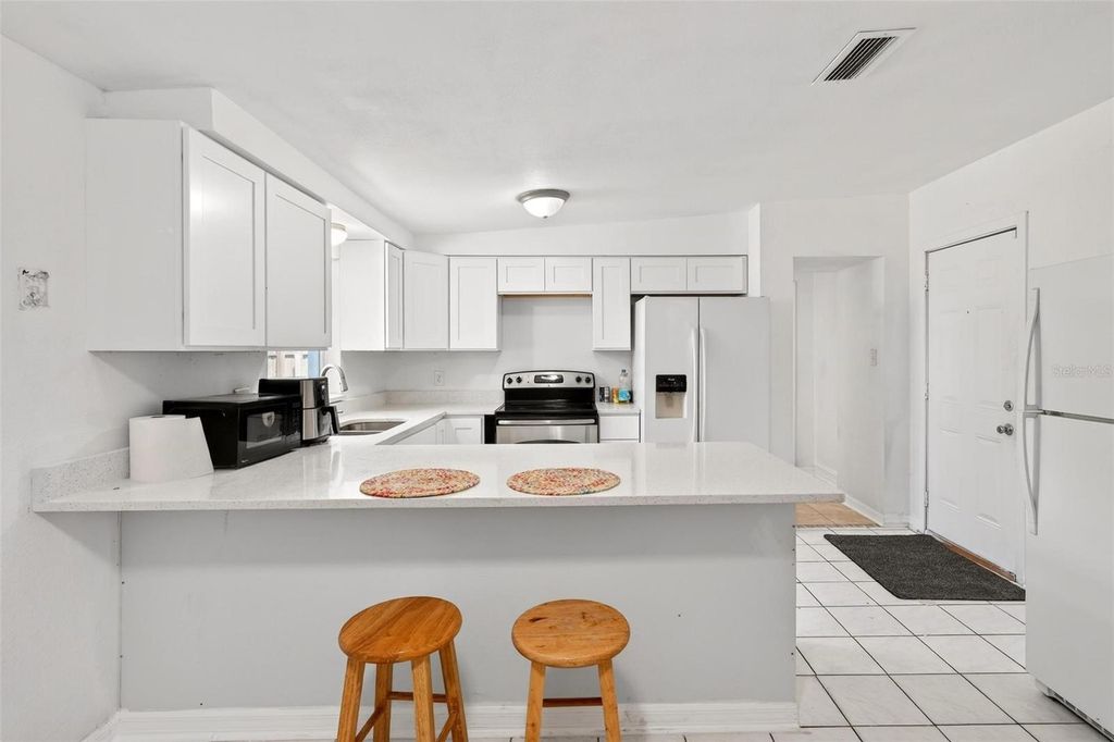 Image 5 of property listing at 410 SANTIAGO AVENUE, Orlando, FL 32807