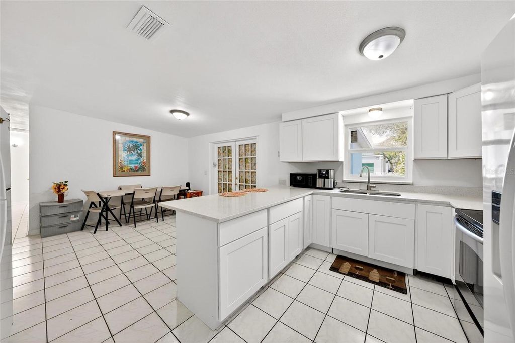 Image 6 of property listing at 410 SANTIAGO AVENUE, Orlando, FL 32807