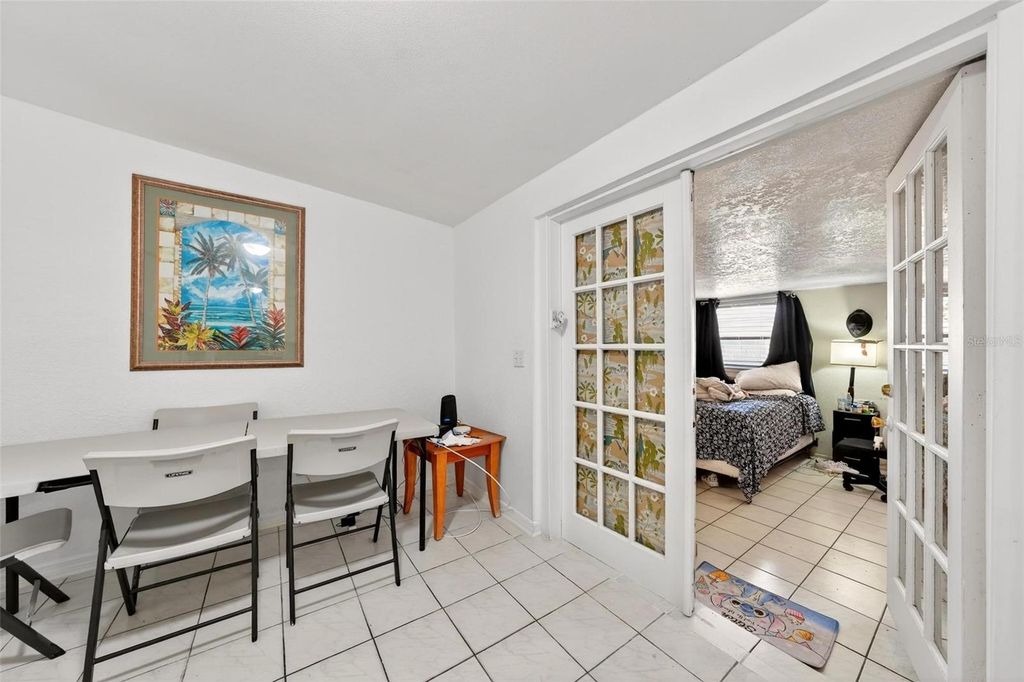 Image 10 of property listing at 410 SANTIAGO AVENUE, Orlando, FL 32807