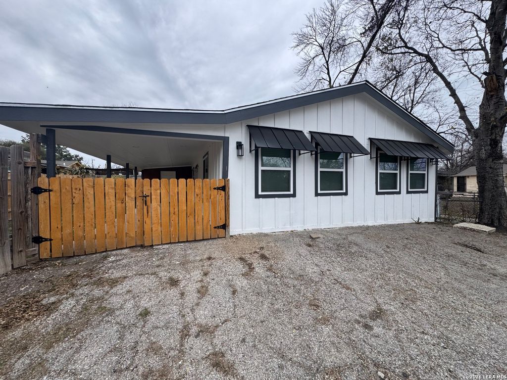 2703 Menchaca B, San Antonio, TX 78228