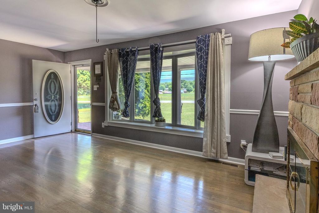 Image 10 of property listing at 8418 MAPLEVILLE RD, Boonsboro, MD 21713