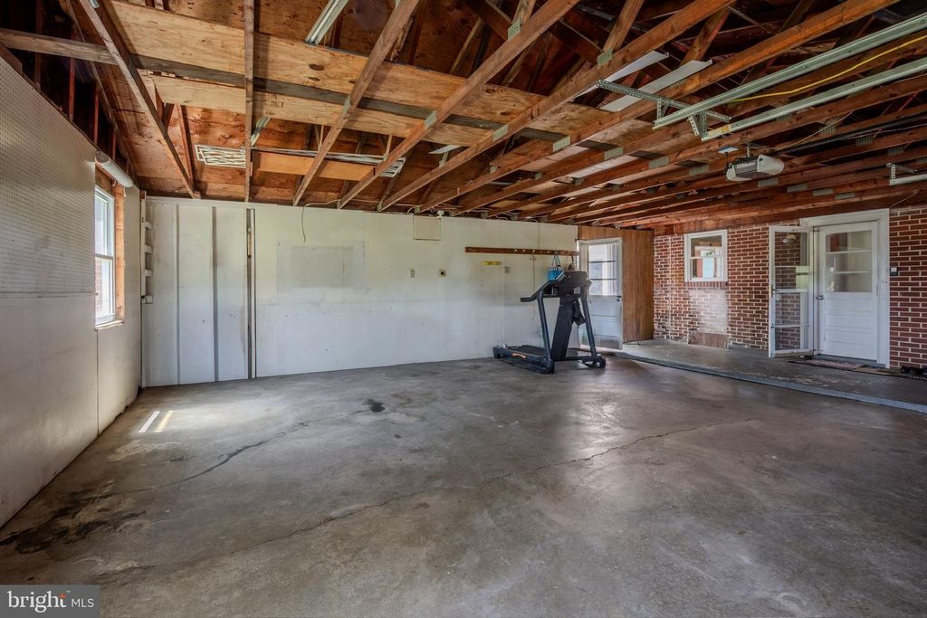 Image 7 of property listing at 8418 MAPLEVILLE RD, Boonsboro, MD 21713