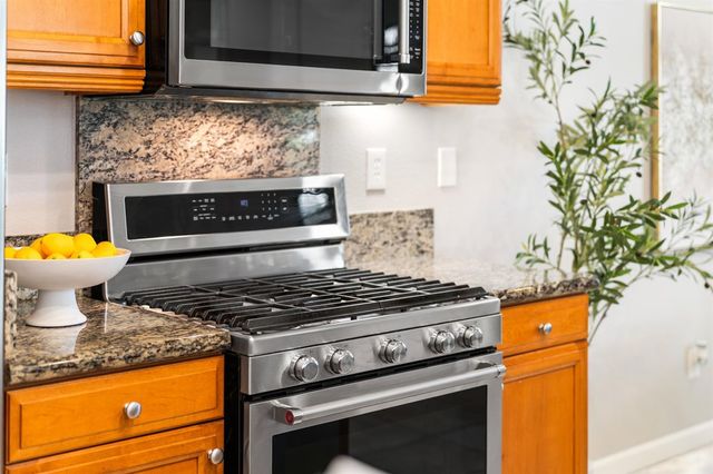 215 215 W Santa Cruz Way, Mountain House, CA 95391