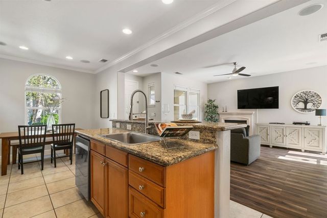 215 215 W Santa Cruz Way, Mountain House, CA 95391