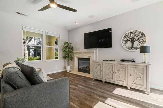 215 215 W Santa Cruz Way, Mountain House, CA 95391