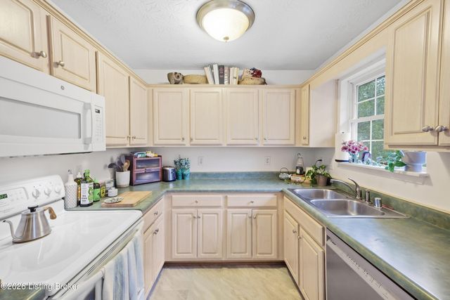 496 Simmons Ln, Mt Washington, KY 40047