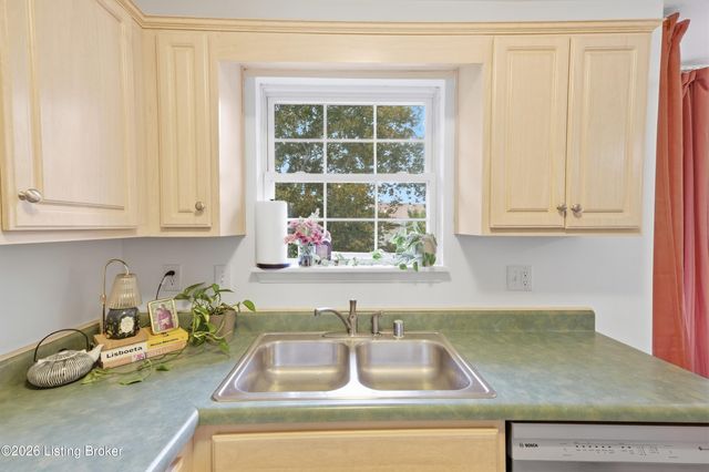 496 Simmons Ln, Mt Washington, KY 40047