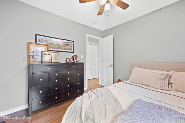 496 Simmons Ln, Mt Washington, KY 40047