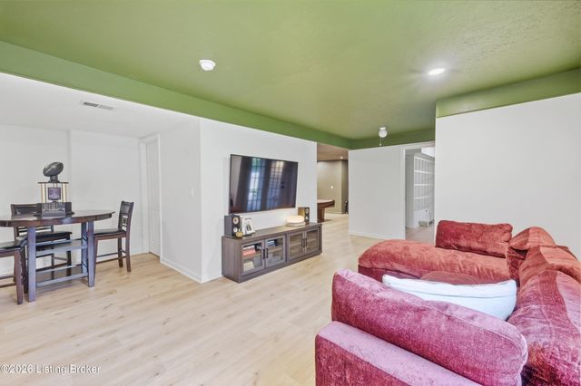 496 Simmons Ln, Mt Washington, KY 40047