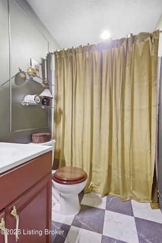 496 Simmons Ln, Mt Washington, KY 40047