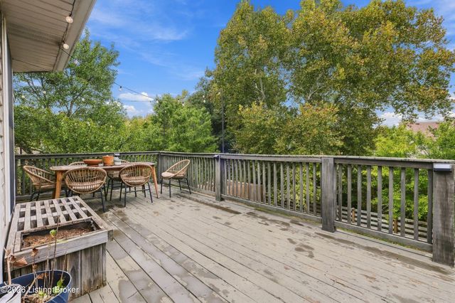 496 Simmons Ln, Mt Washington, KY 40047