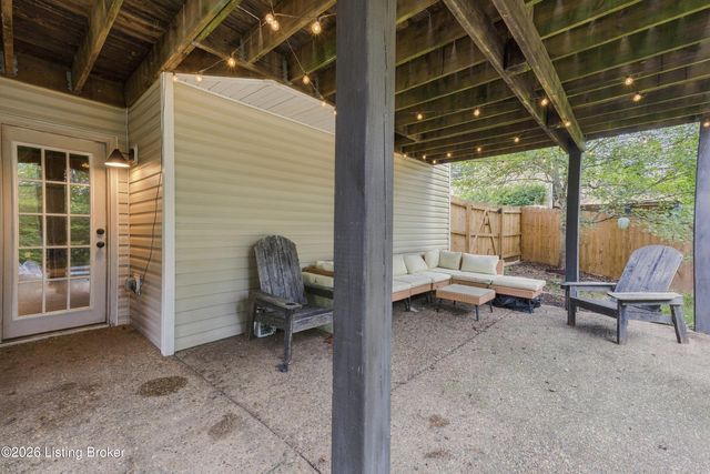 496 Simmons Ln, Mt Washington, KY 40047