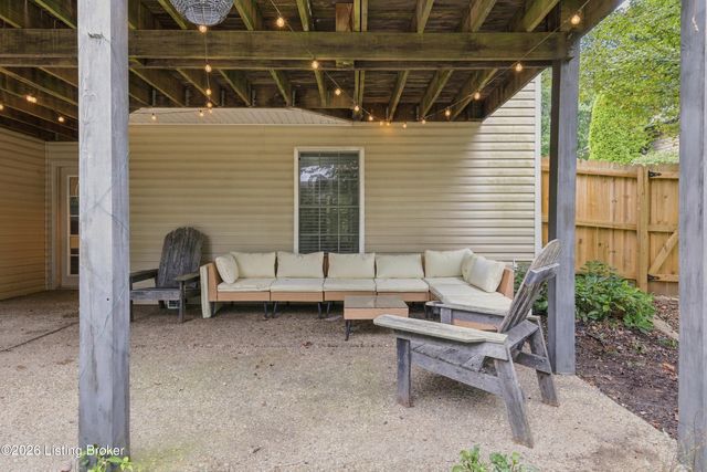 496 Simmons Ln, Mt Washington, KY 40047