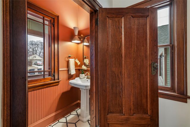 3507 11th Street, Des Moines, IA 50313