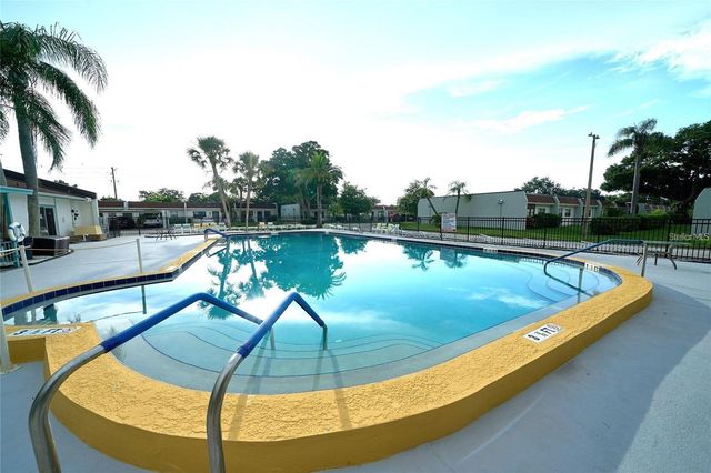 13850 OAKWOOD LANE, Seminole, FL 33776