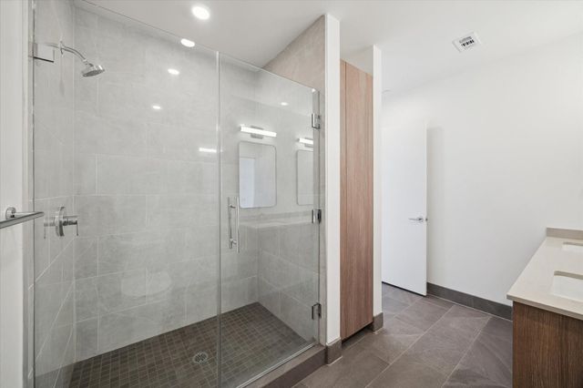 1 Riva Row 1117, The Woodlands, TX 77380