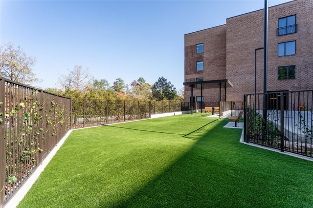 1 Riva Row 1117, The Woodlands, TX 77380