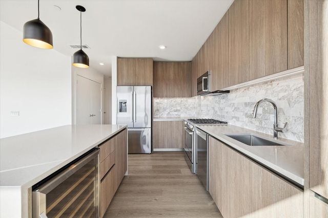 1 Riva Row 1117, The Woodlands, TX 77380