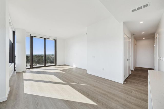 1 Riva Row 1117, The Woodlands, TX 77380