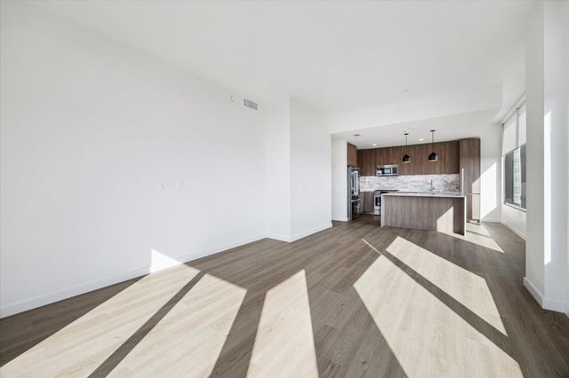 1 Riva Row 1117, The Woodlands, TX 77380