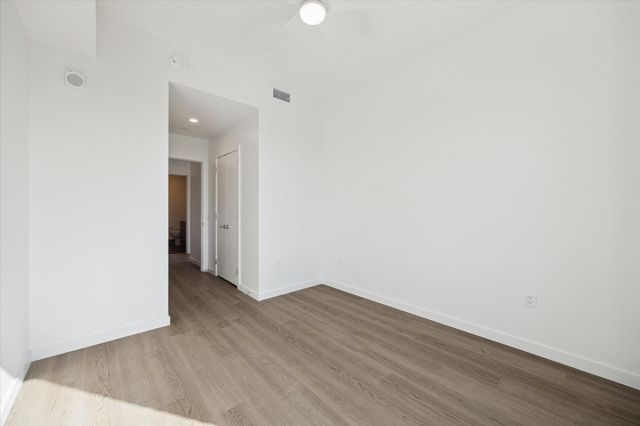 1 Riva Row 1117, The Woodlands, TX 77380