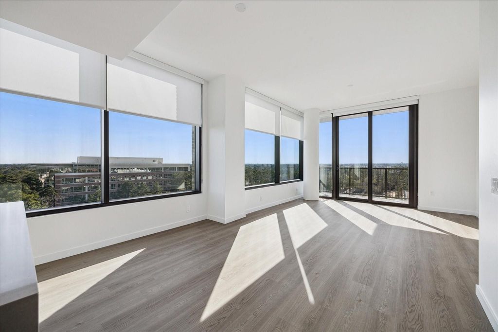 1 Riva Row 1117, The Woodlands, TX 77380