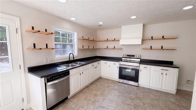 1668 Bennett Drive, Mcdonough, GA 30253