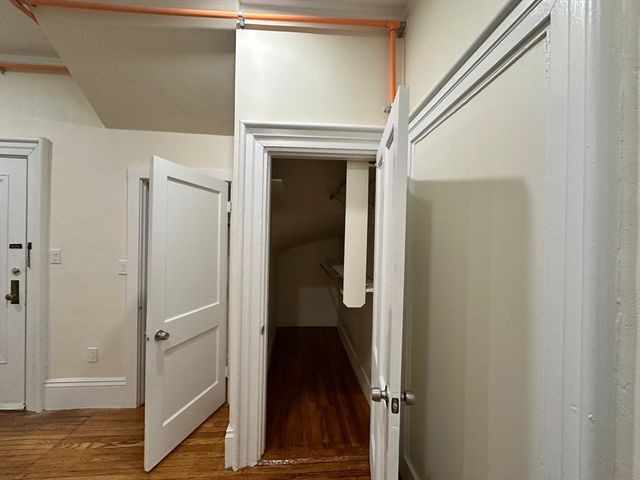 440 Newtonville Ave 1, Newton, MA 02460