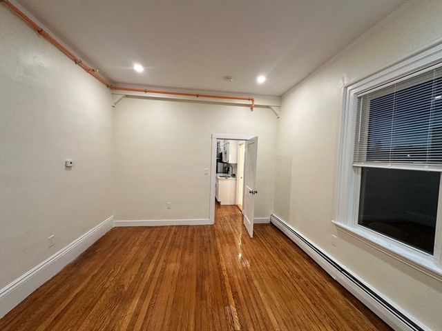 440 Newtonville Ave 1, Newton, MA 02460