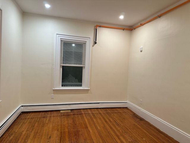 440 Newtonville Ave 1, Newton, MA 02460