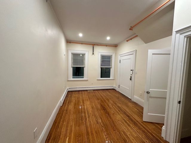 440 Newtonville Ave 1, Newton, MA 02460