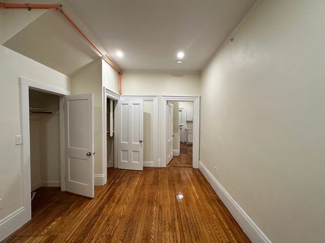 440 Newtonville Ave 1, Newton, MA 02460