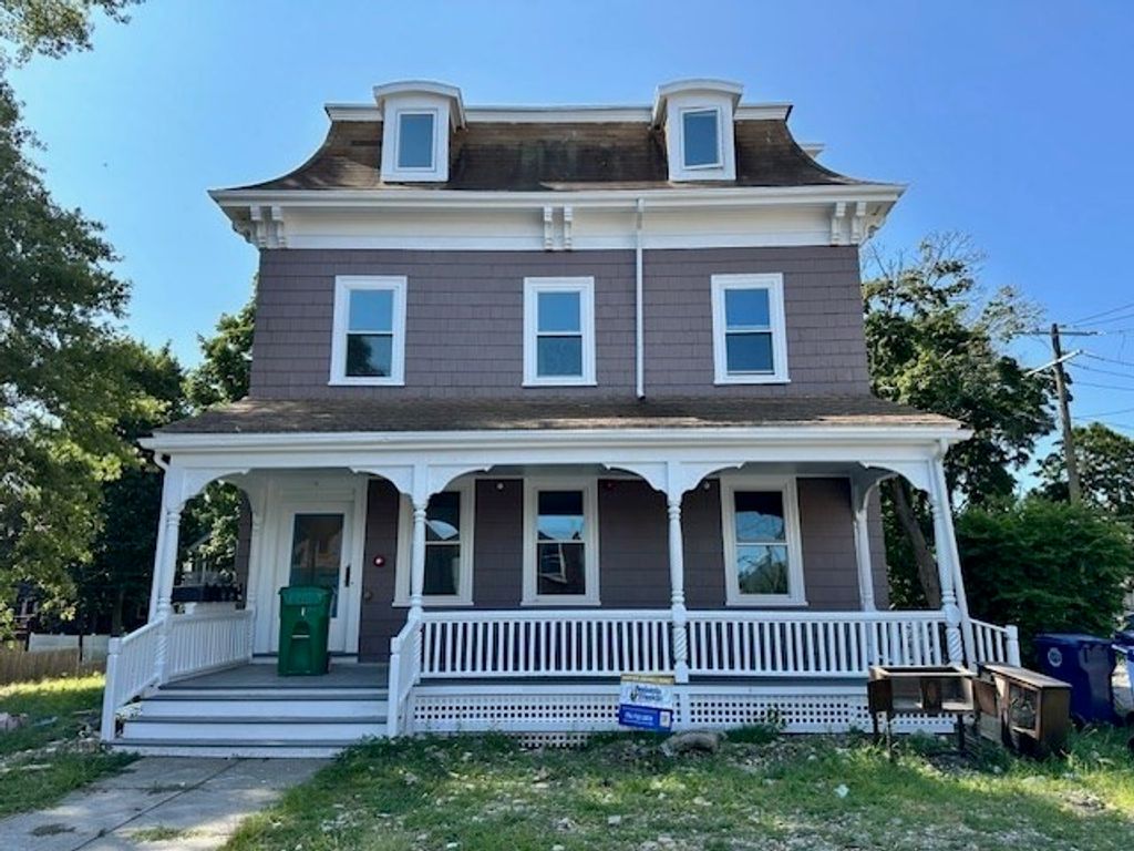 440 Newtonville Ave 1, Newton, MA 02460