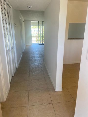 4820 Lucerne Lakes Boulevard W 205, Lake Worth, FL 33467