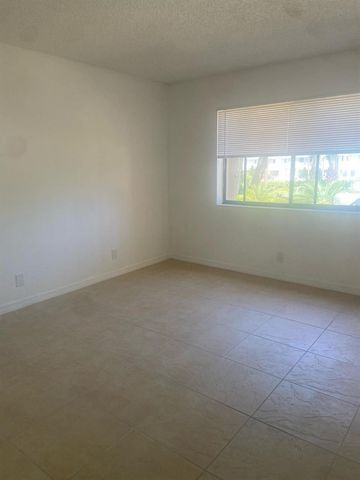 4820 Lucerne Lakes Boulevard W 205, Lake Worth, FL 33467