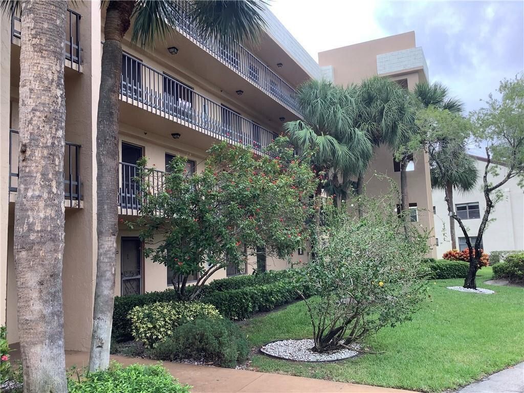 4820 Lucerne Lakes Boulevard W 205, Lake Worth, FL 33467