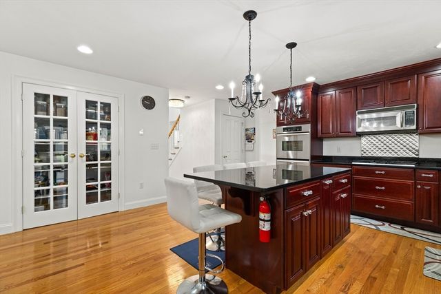 253 Shining Rock Dr, Northbridge, MA 01534
